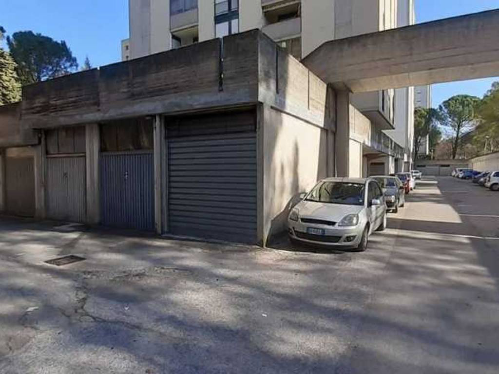 BOX - GARAGE VENDITA TERNI ZONA TURATI