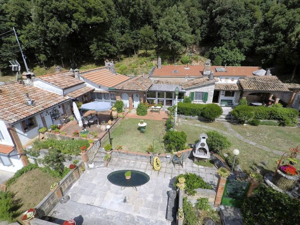 VILLA VENDITA PERUGIA 	MONTE MALBE	