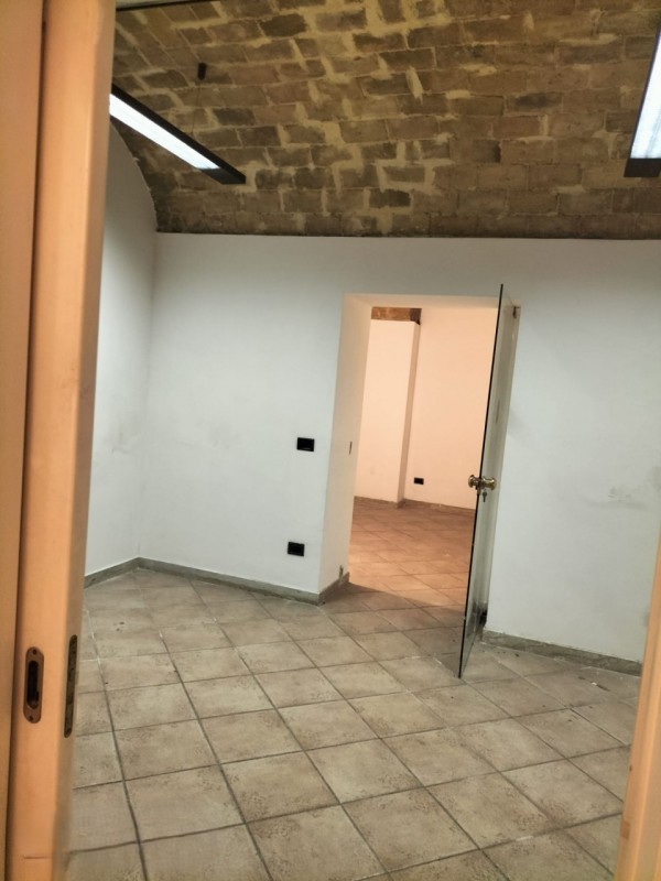 MAGAZZINO VENDITA TERNI ZONA STAZIONE