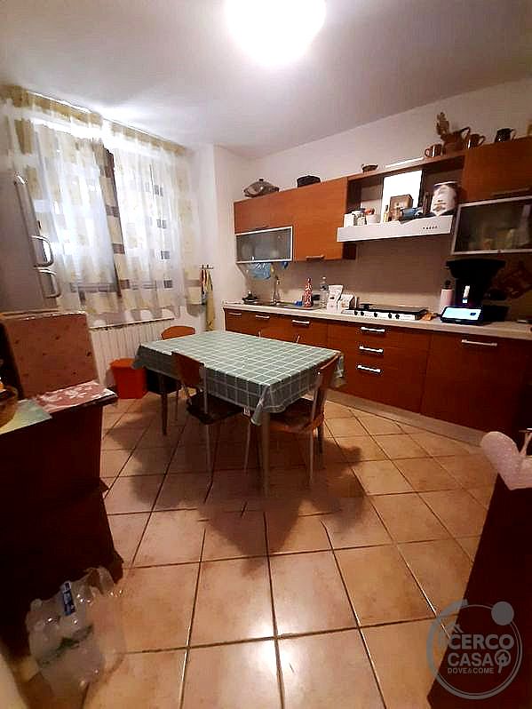 VILLA A SCHIERA VENDITA PERUGIA BOSCO · foto 5