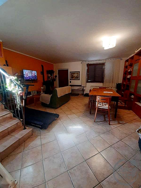 VILLA A SCHIERA VENDITA PERUGIA BOSCO · foto 7