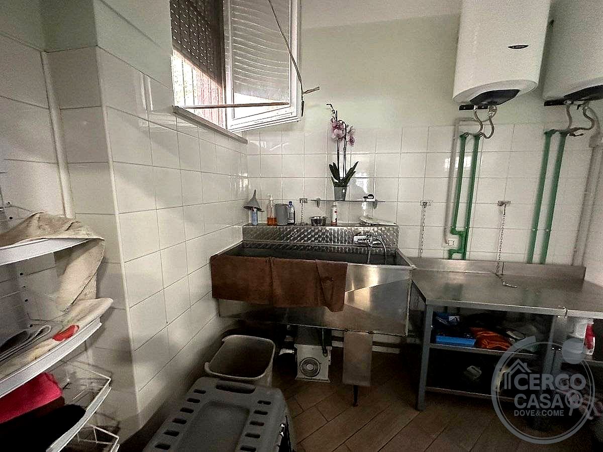 NEGOZIO VENDITA TERNI BATTISTI · foto 6
