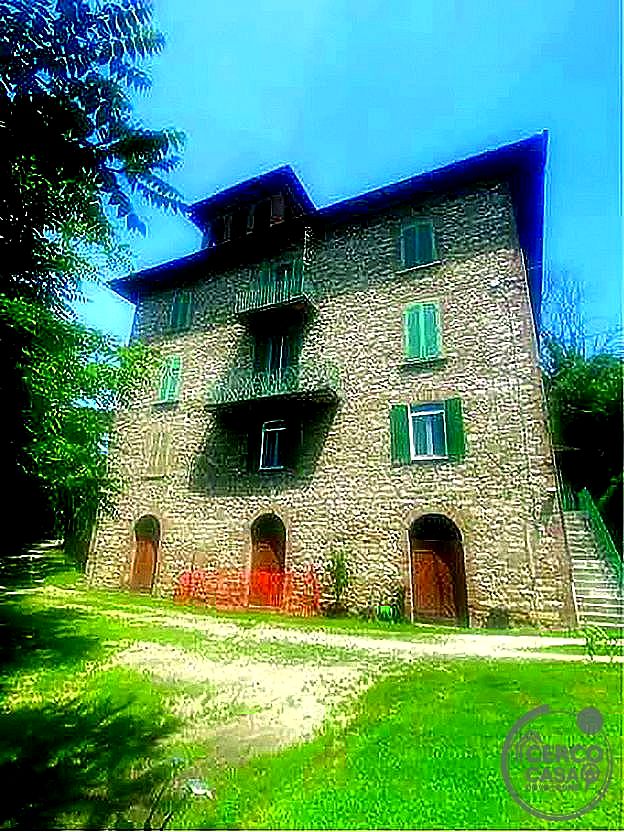VILLA VENDITA PERUGIA CASE BRUCIATE