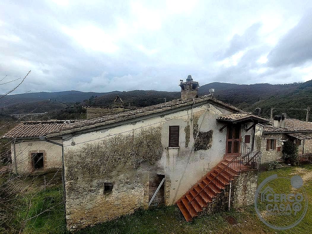 RUSTICO - CASALE VENDITA SPOLETO