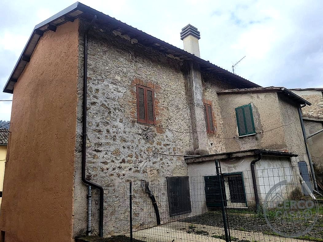 PORZIONE DI CASA VENDITA SPOLETO · foto 2
