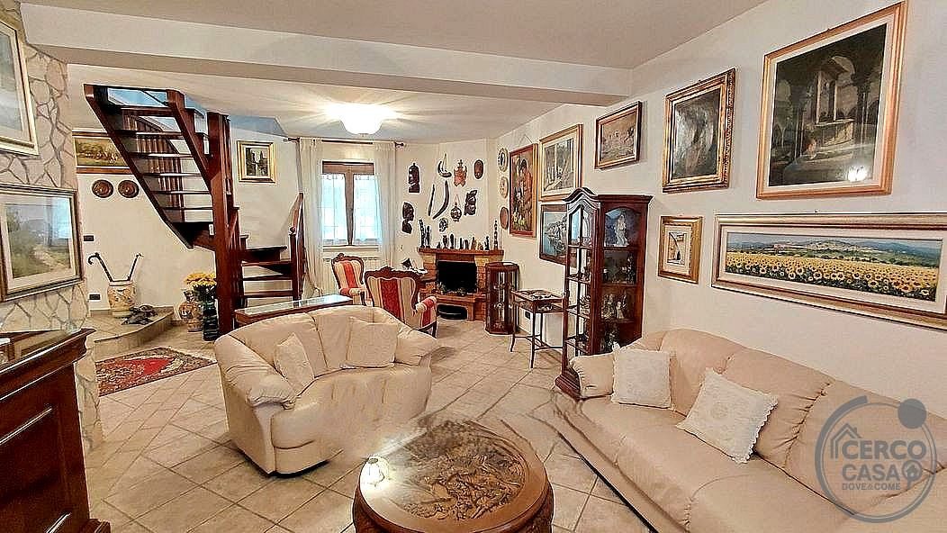 VILLA VENDITA TODI PANTALLA · foto 3