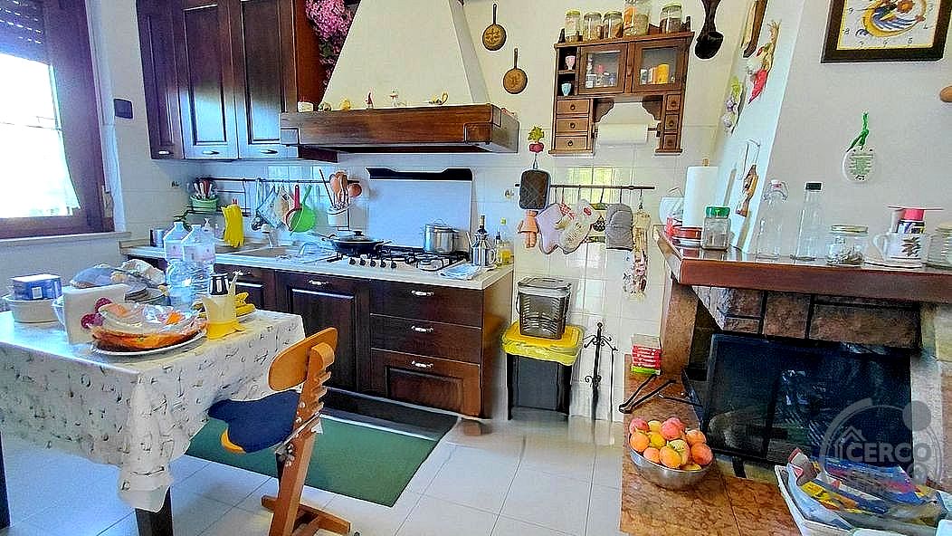 VILLA VENDITA TODI PANTALLA · foto 8