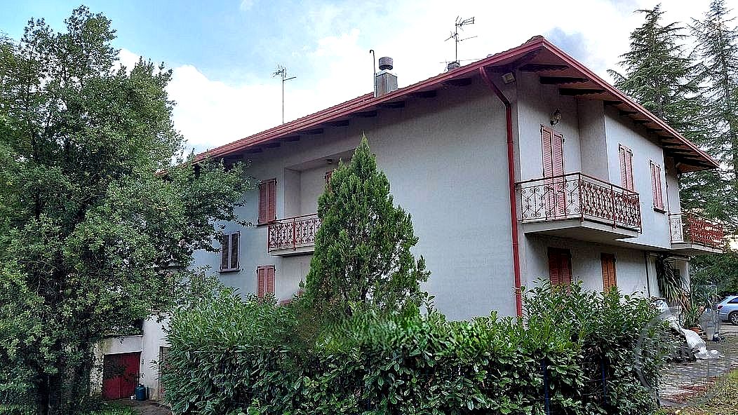 VILLA BIFAMILIARE VENDITA PERUGIA PARLESCA