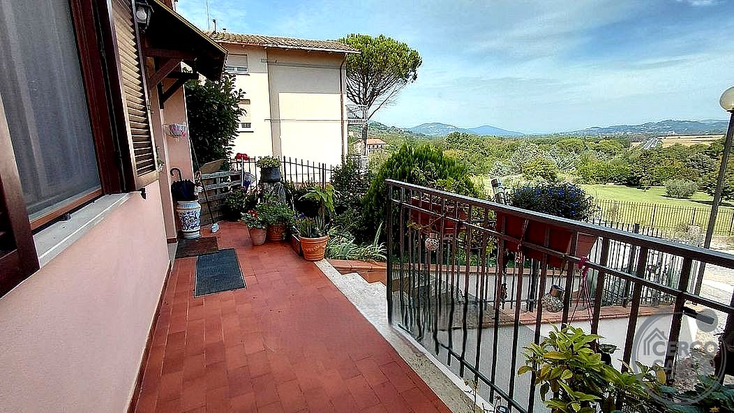 VILLA A SCHIERA VENDITA PERUGIA BOSCO · foto 2