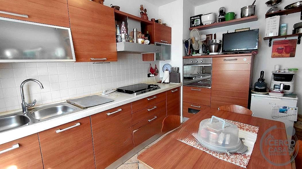 VILLA A SCHIERA VENDITA PERUGIA BOSCO · foto 3