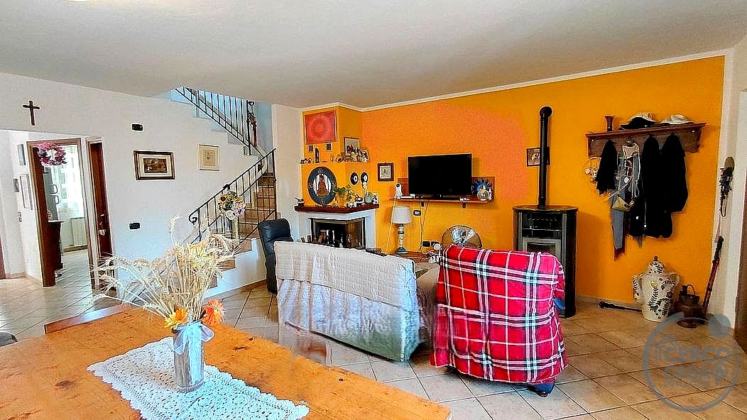 VILLA A SCHIERA VENDITA PERUGIA BOSCO · foto 8
