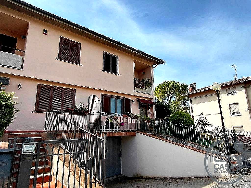 VILLA A SCHIERA VENDITA PERUGIA BOSCO - Perugia