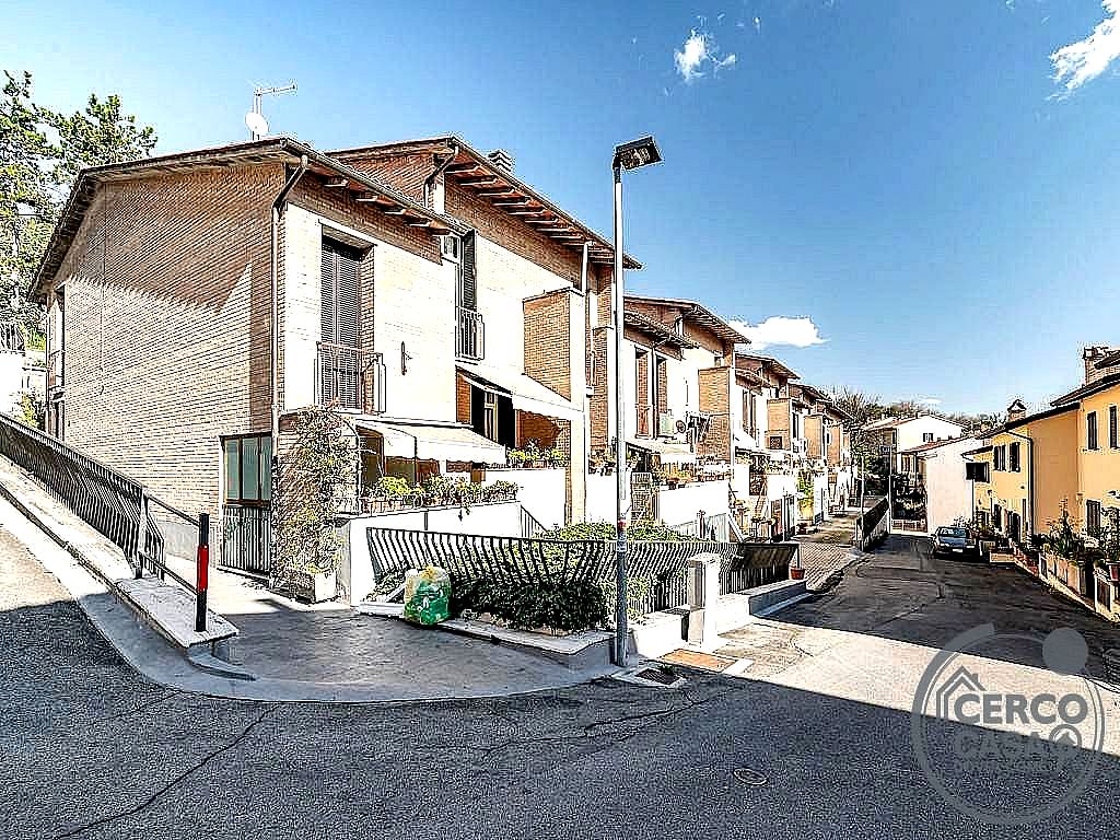 VILLA A SCHIERA VENDITA ASSISI