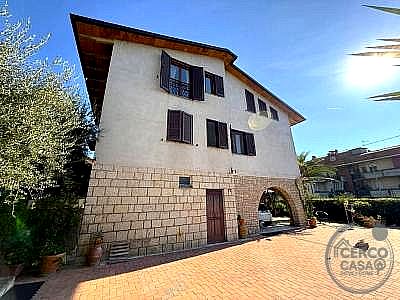 NEGOZIO AFFITTO PERUGIA FERRO DI CAVALLO · foto 18