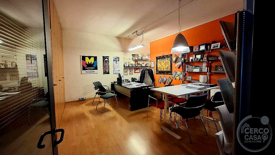 NEGOZIO VENDITA PERUGIA FERRO DI CAVALLO · foto 4