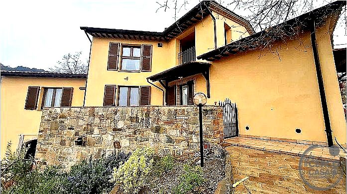 VILLA VENDITA MAGIONE