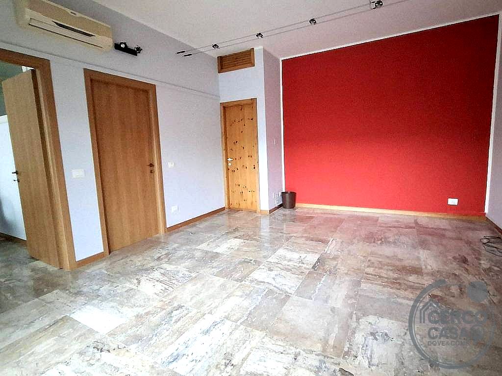 NEGOZIO VENDITA PERUGIA FERRO DI CAVALLO · foto 2