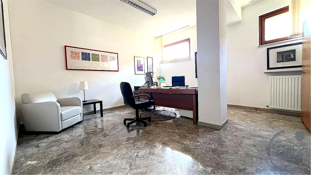 UFFICIO VENDITA PERUGIA · foto 18