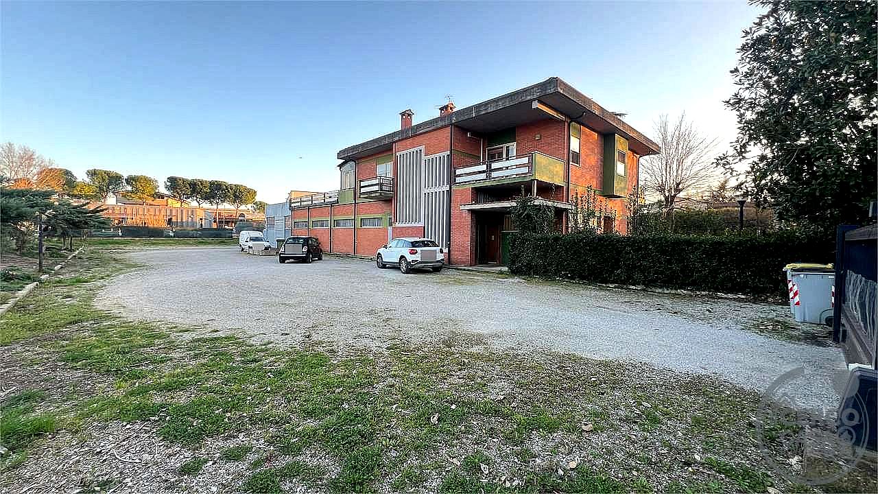 LABORATORIO VENDITA PERUGIA SAN SISTO · foto 1
