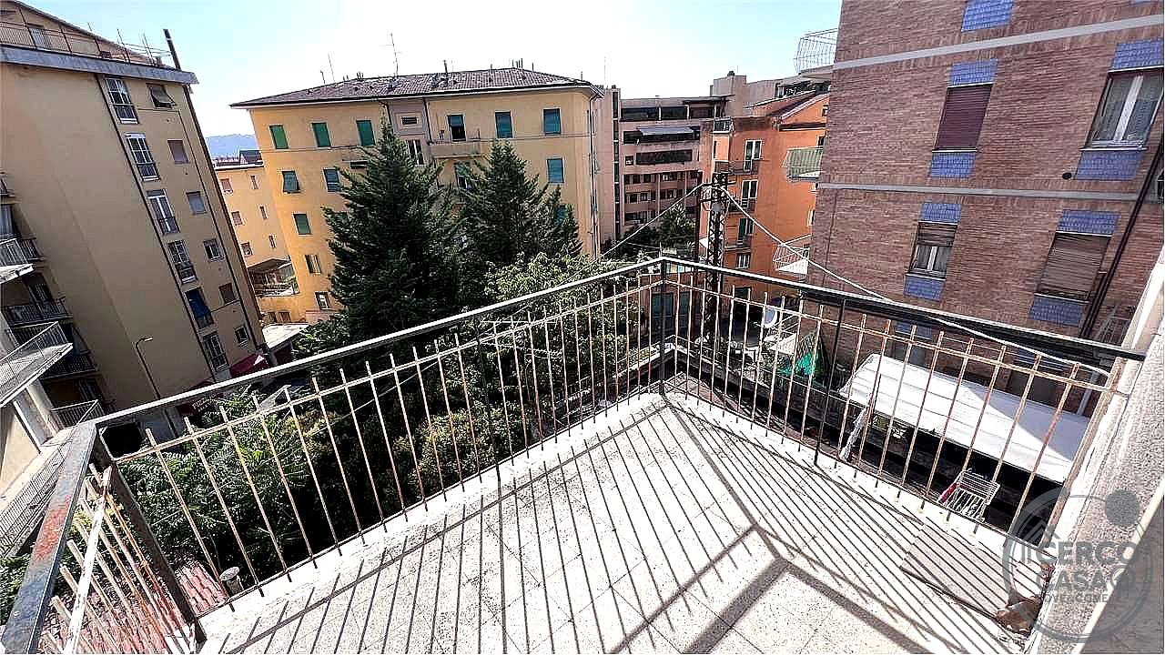 4 O PIÙ LOCALI VENDITA PERUGIA · foto 32