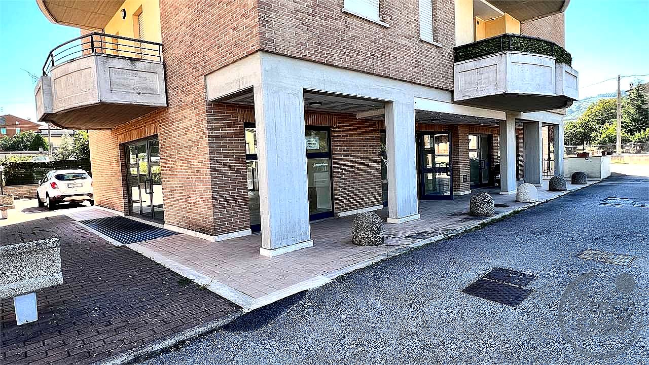 NEGOZIO VENDITA MARSCIANO · foto 1