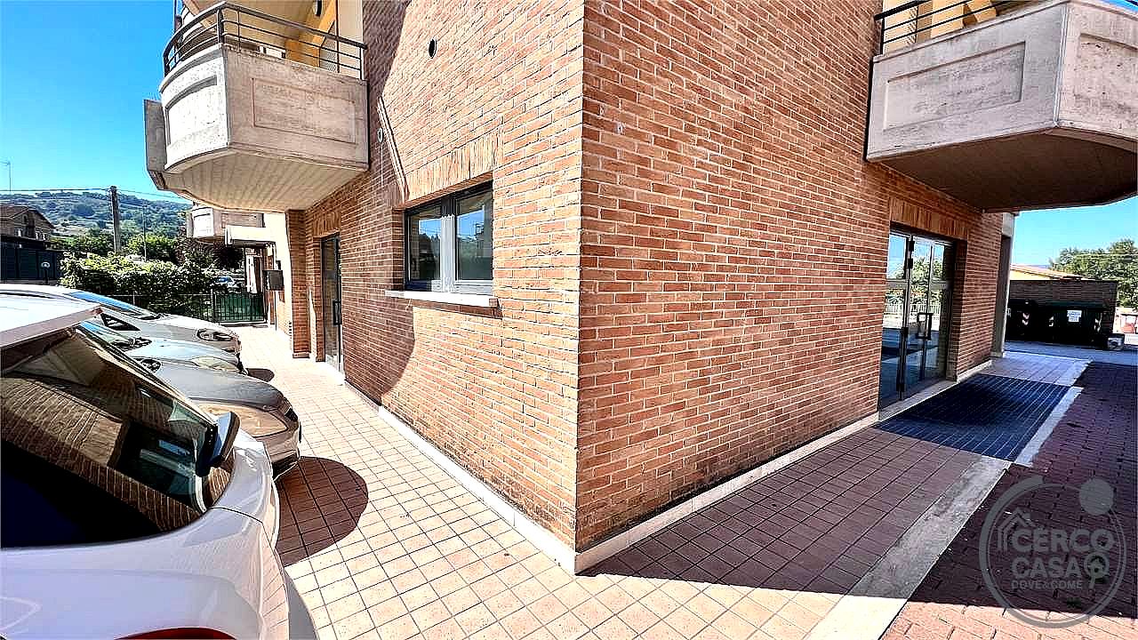NEGOZIO VENDITA MARSCIANO · foto 5