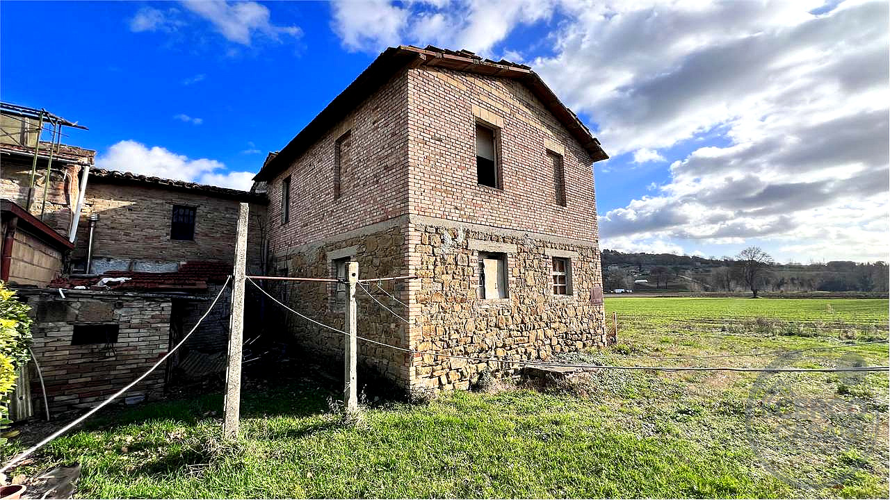 CASOLARE DA RISTRUTTURARE IN COMUNE DI ASSISI