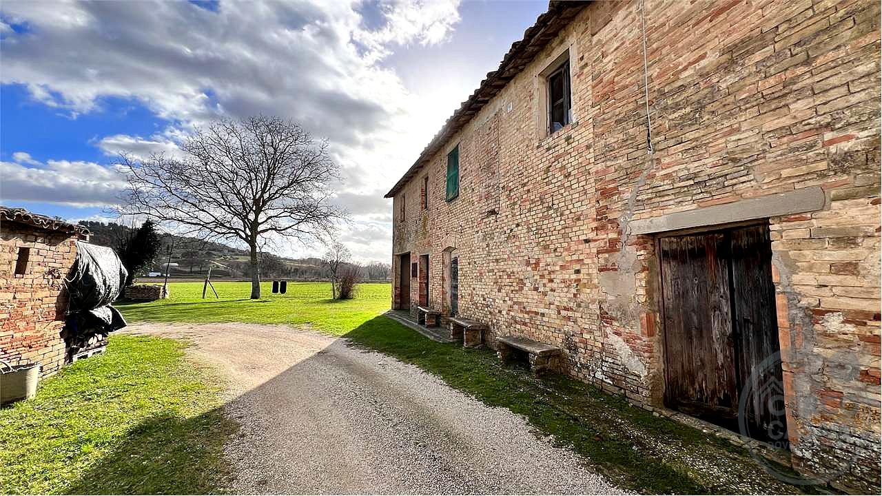 CASOLARE DA RISTRUTTURARE IN COMUNE DI ASSISI