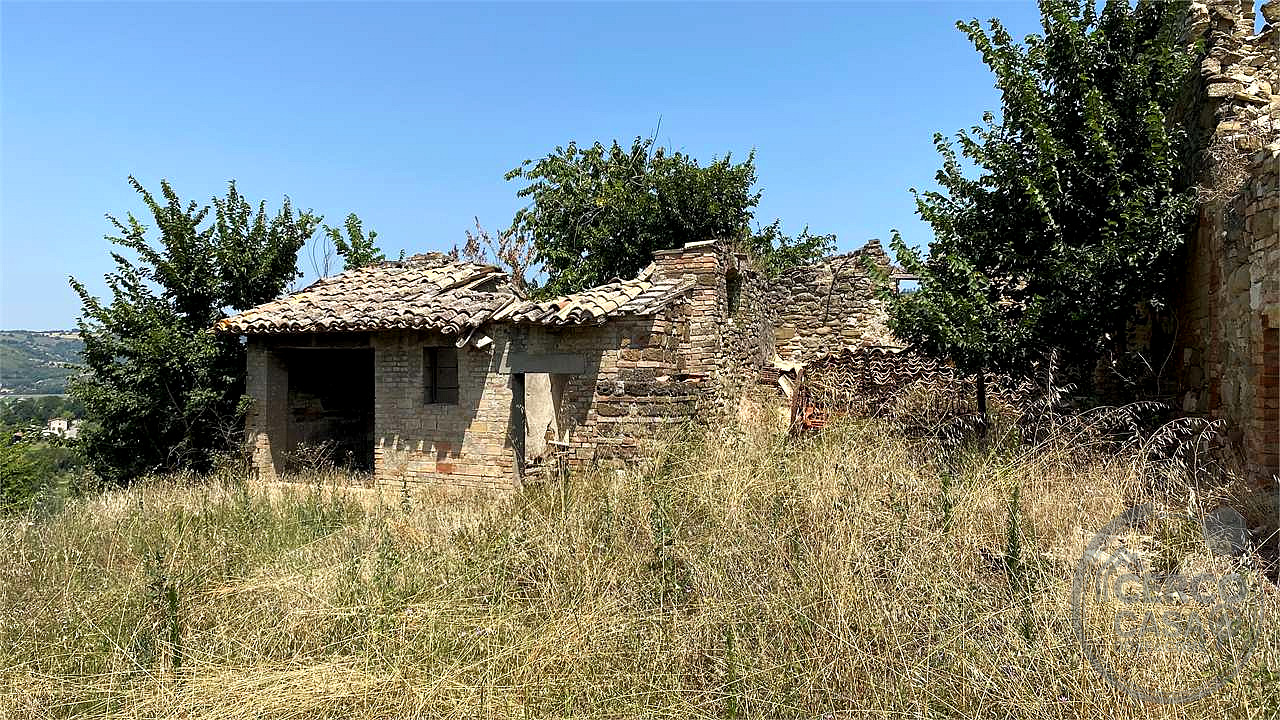casale in comune di Assisi