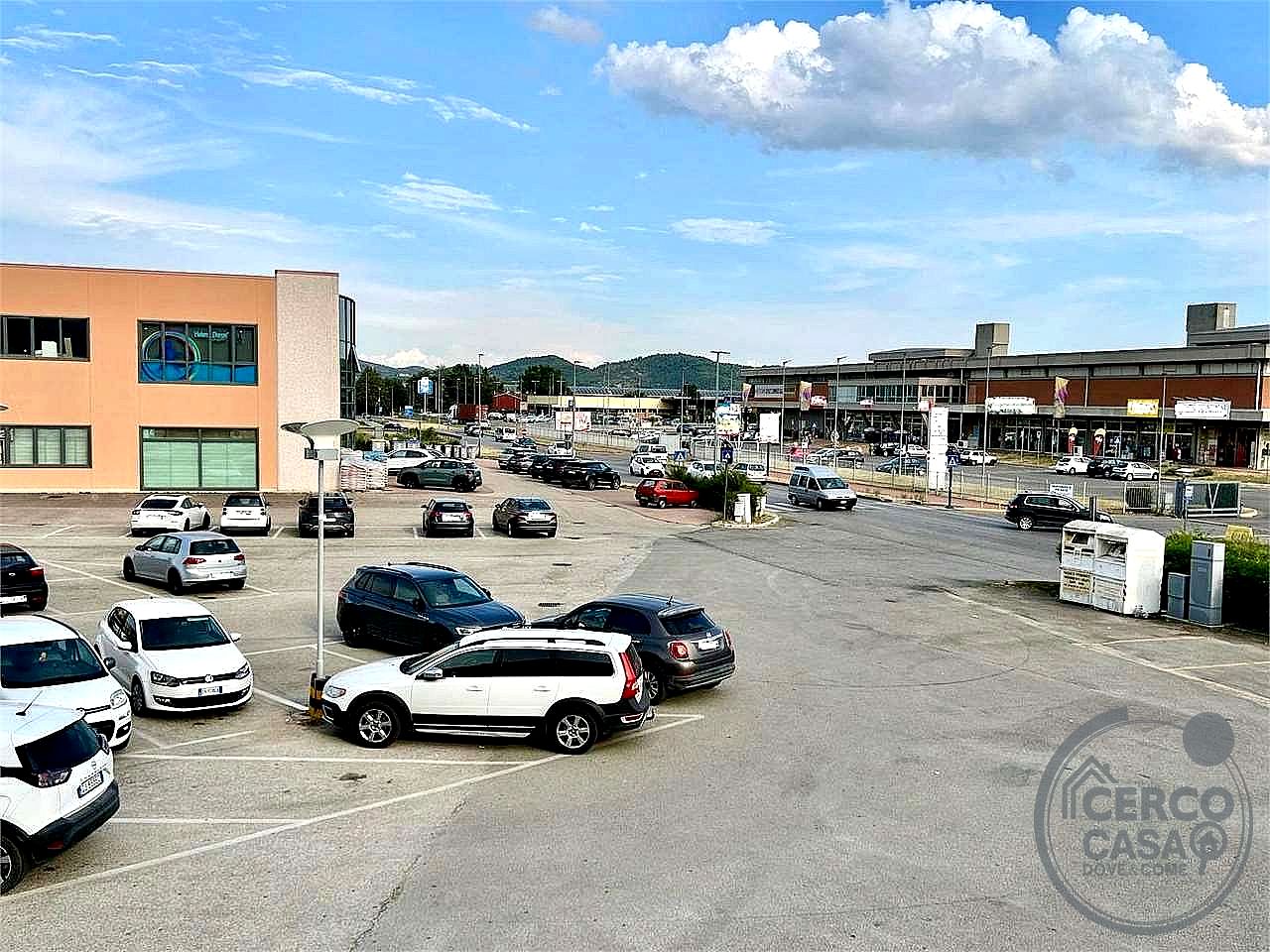 NEGOZIO AFFITTO MAGIONE · foto 3