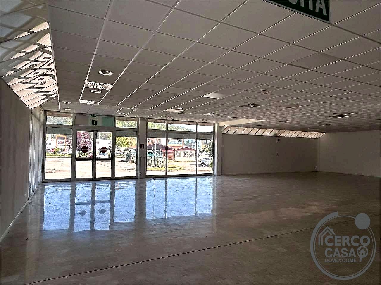 NEGOZIO AFFITTO MAGIONE · foto 10