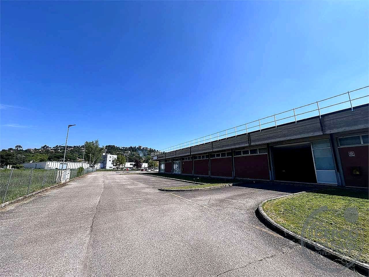 NEGOZIO AFFITTO MAGIONE · foto 2