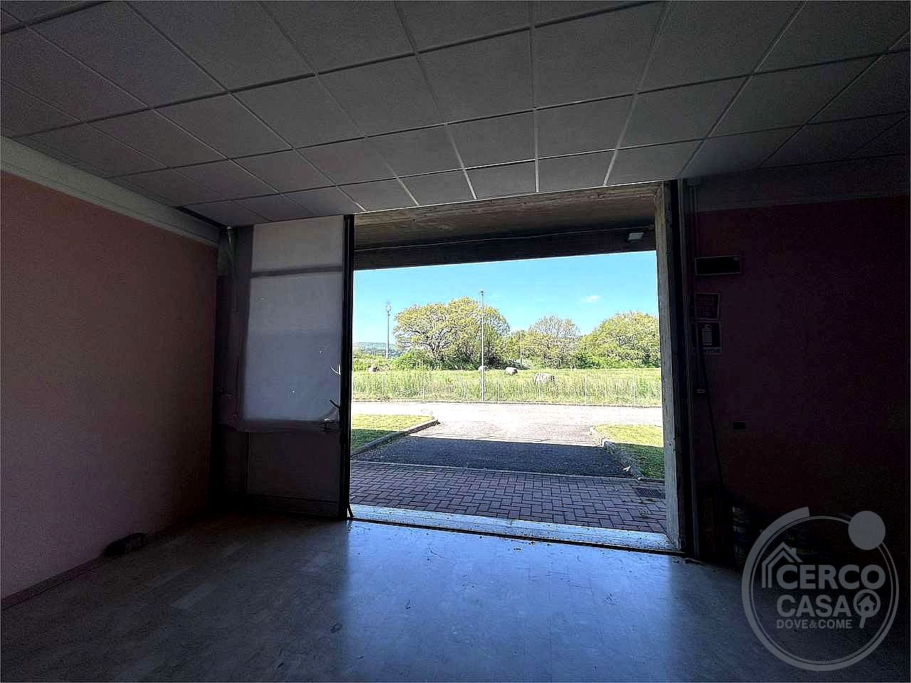 NEGOZIO AFFITTO MAGIONE · foto 4