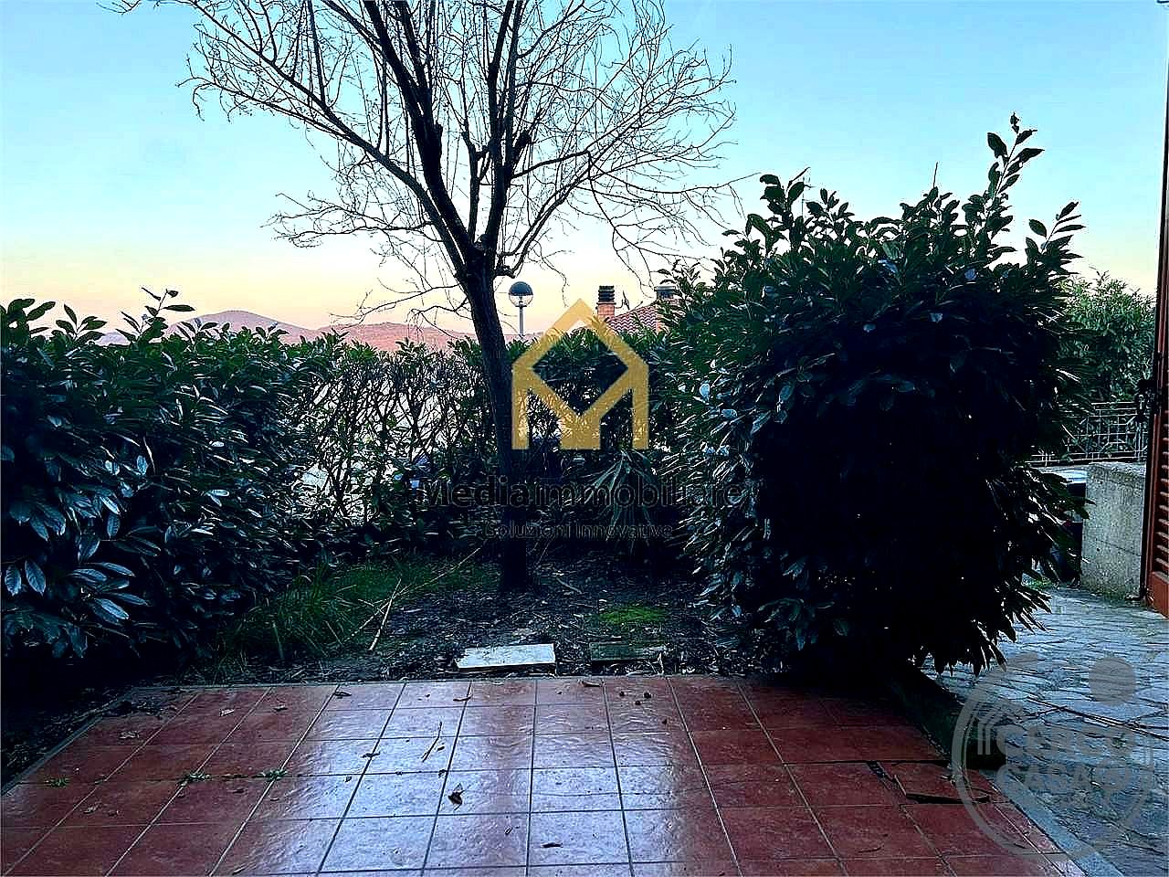 VILLA A SCHIERA VENDITA PANICALE · foto 3