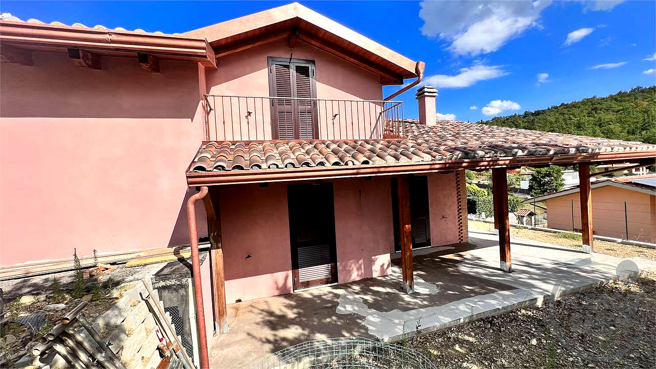 Magione Villa NUOVA in Sole e Pineta