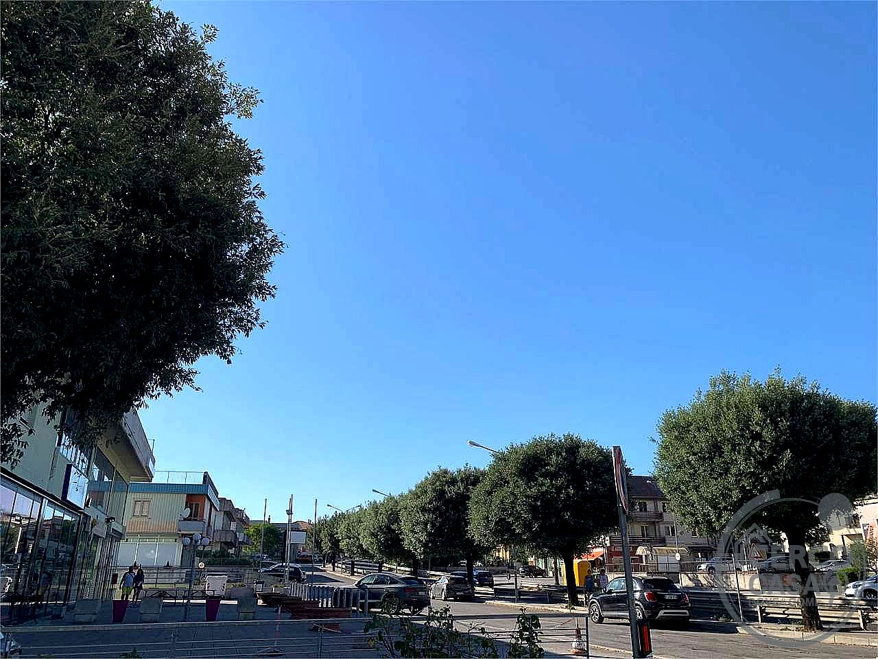 NEGOZIO AFFITTO GUALDO TADINO · foto 3