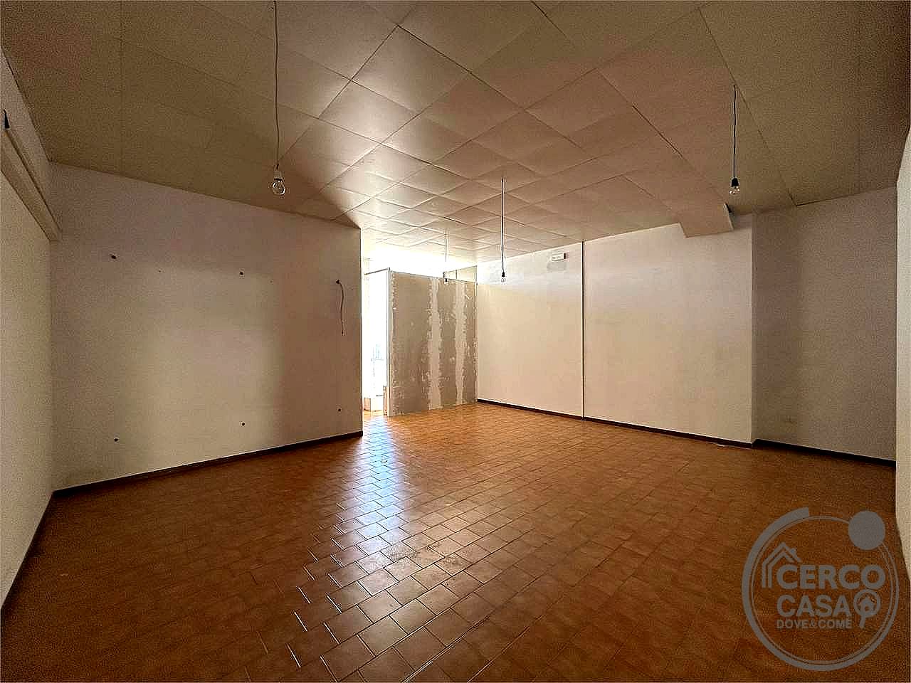 NEGOZIO AFFITTO GUALDO TADINO · foto 7