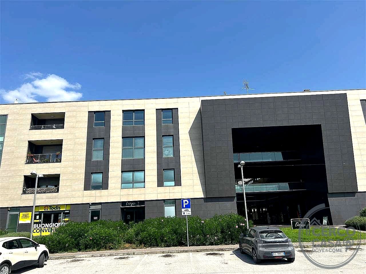 NEGOZIO AFFITTO TODI PONTERIO · foto 1