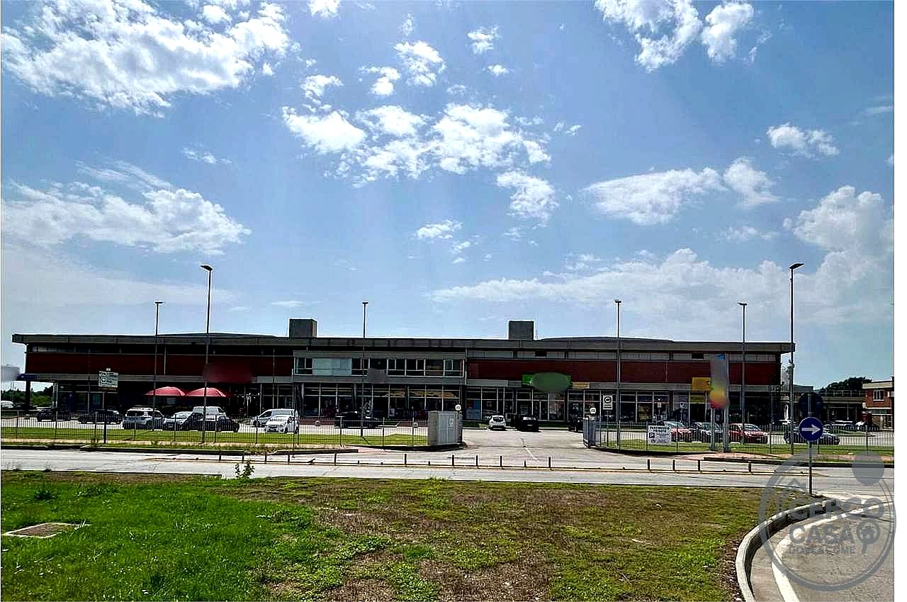NEGOZIO AFFITTO MAGIONE · foto 1