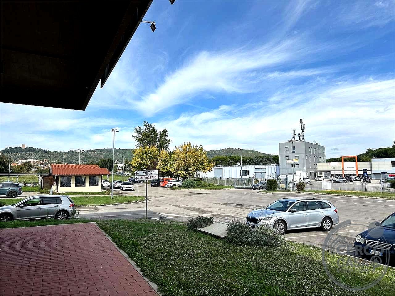 NEGOZIO AFFITTO MAGIONE · foto 2