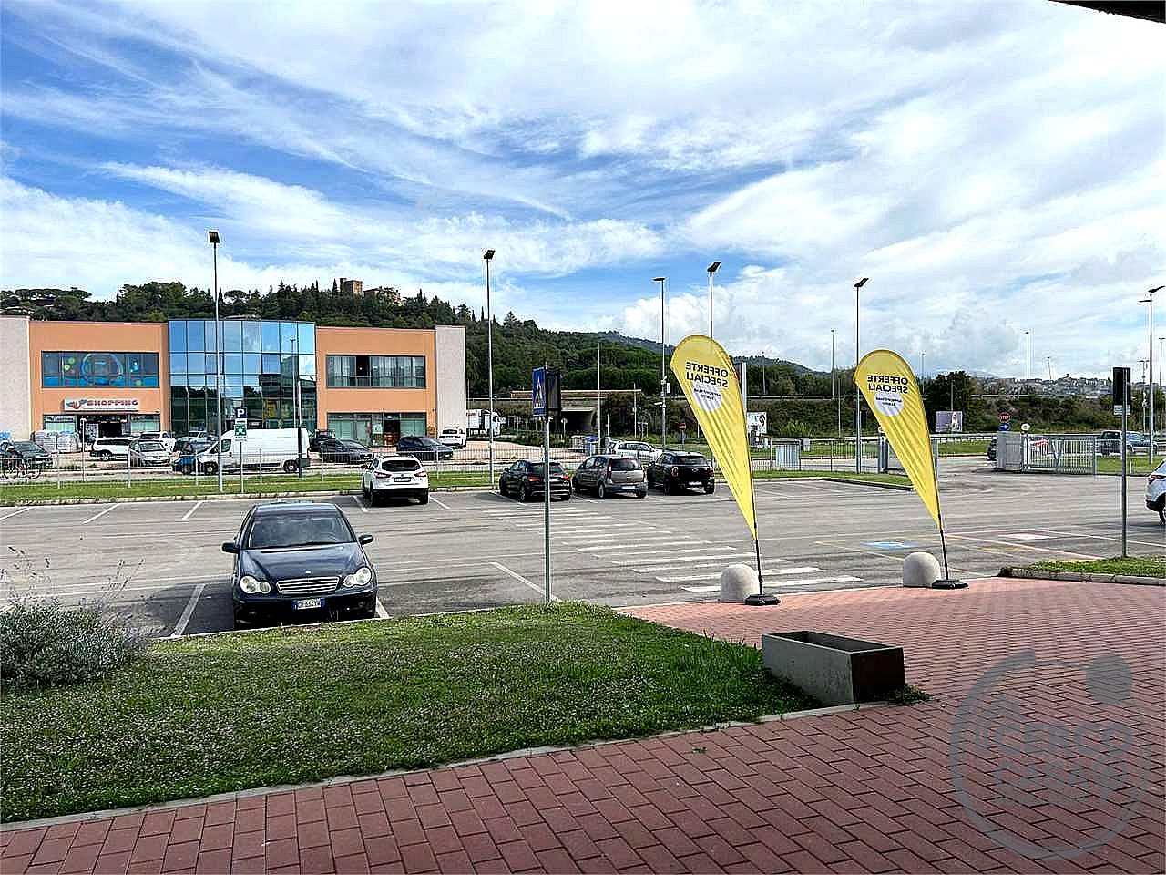 NEGOZIO AFFITTO MAGIONE · foto 3