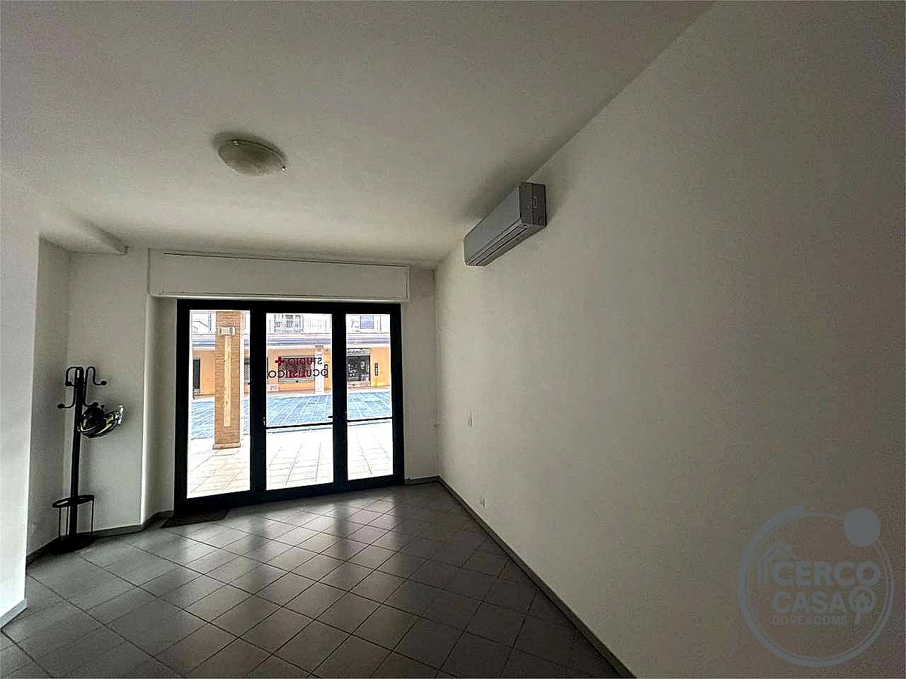 NEGOZIO AFFITTO PANICALE TAVERNELLE · foto 2