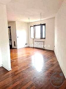 4 O PIÙ LOCALI AFFITTO PERUGIA · foto 32