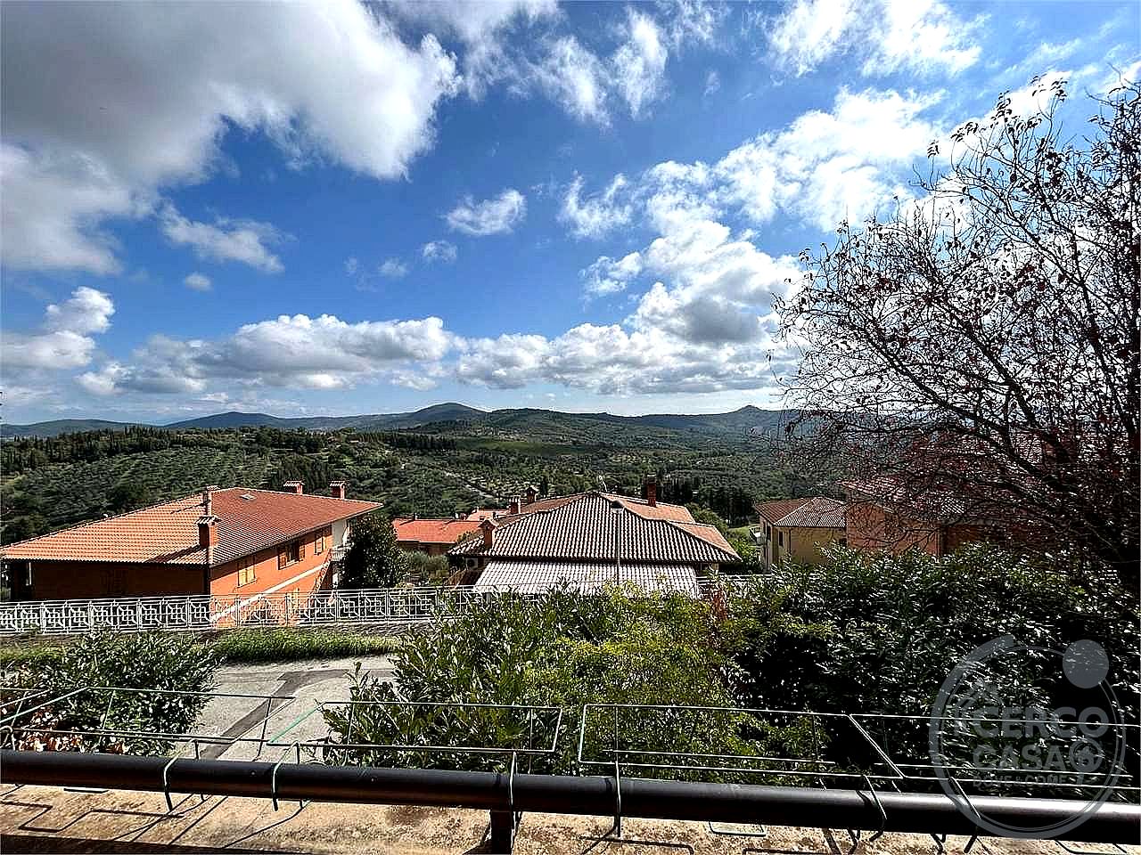 VILLA A SCHIERA VENDITA PANICALE · foto 4