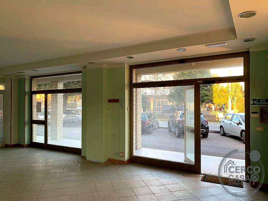 NEGOZIO VENDITA TODI · foto 10