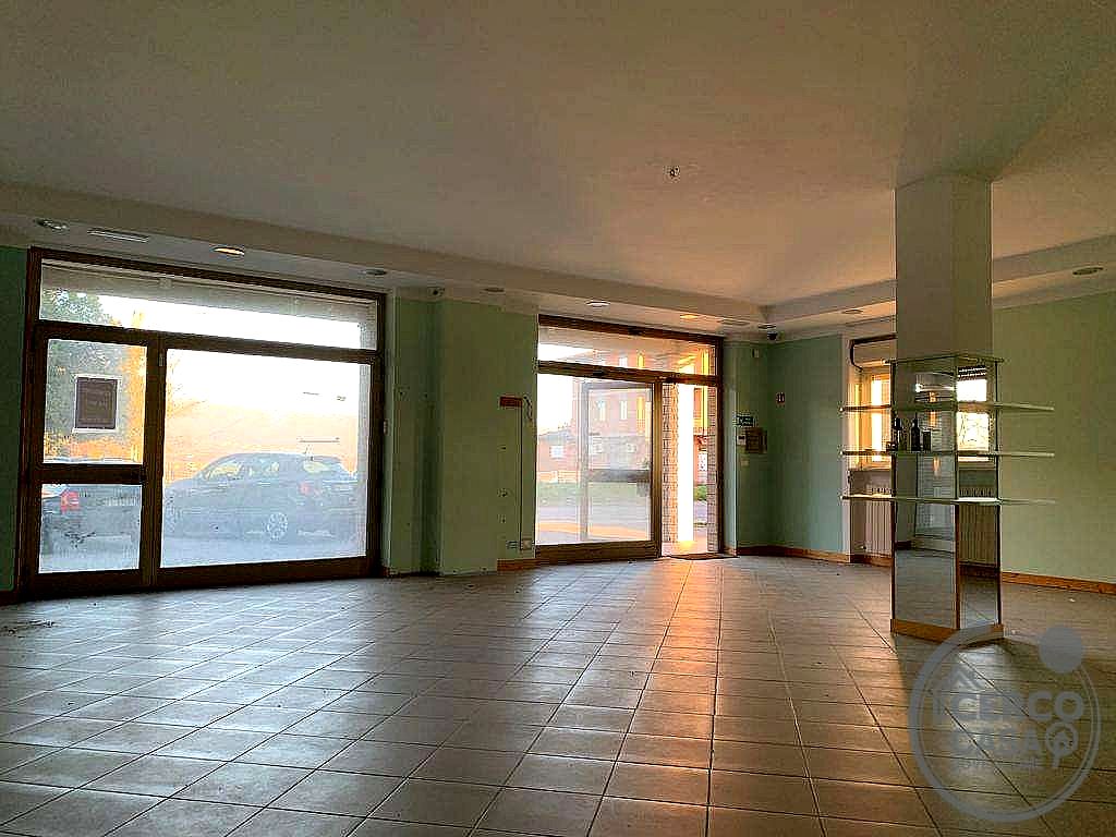 NEGOZIO VENDITA TODI · foto 11