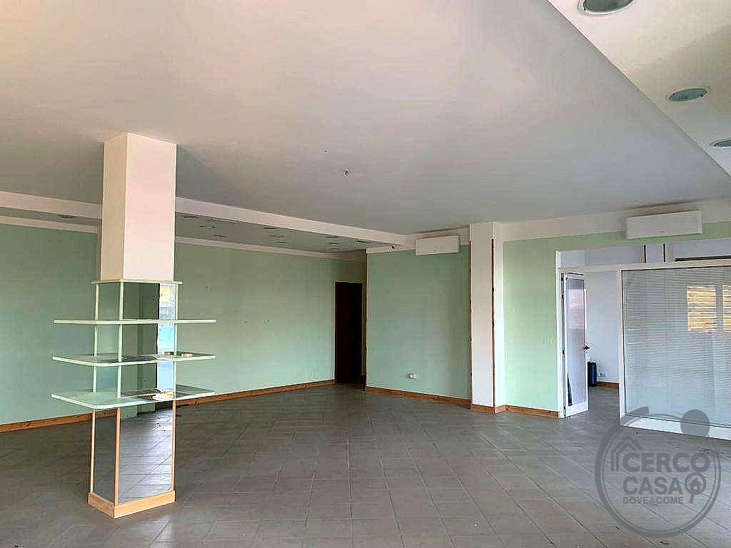 NEGOZIO VENDITA TODI · foto 12