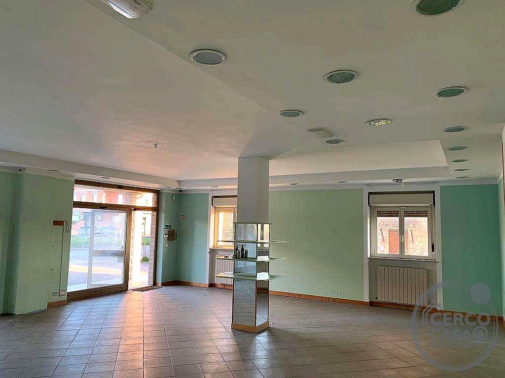 NEGOZIO VENDITA TODI · foto 13