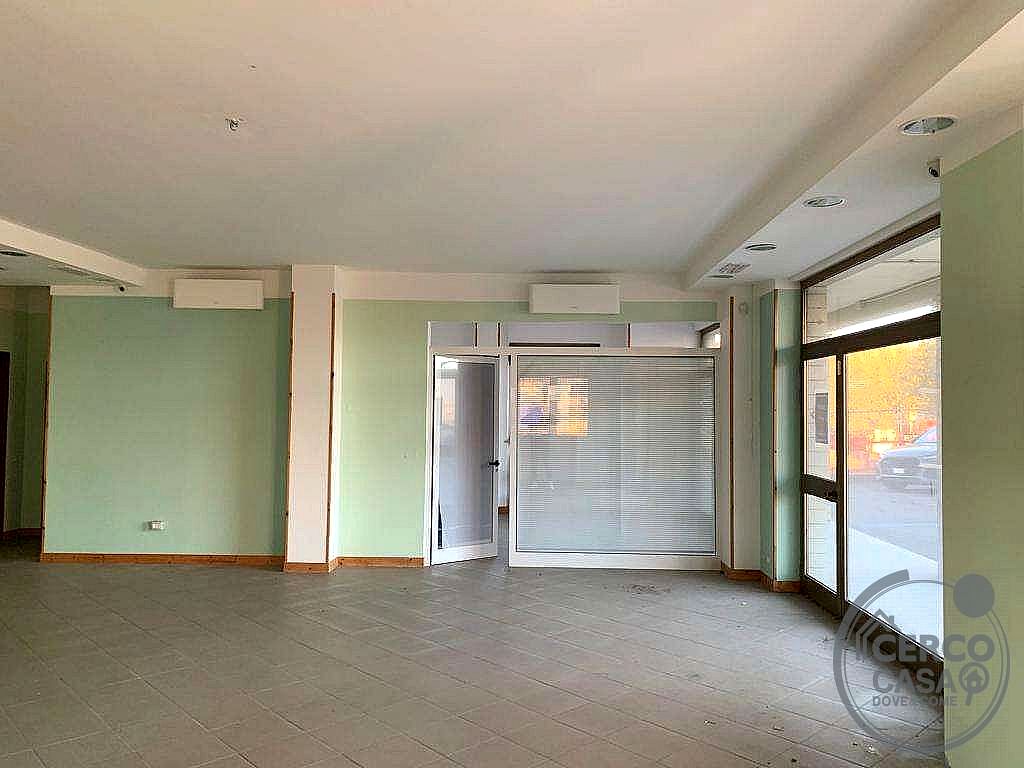 NEGOZIO VENDITA TODI · foto 2