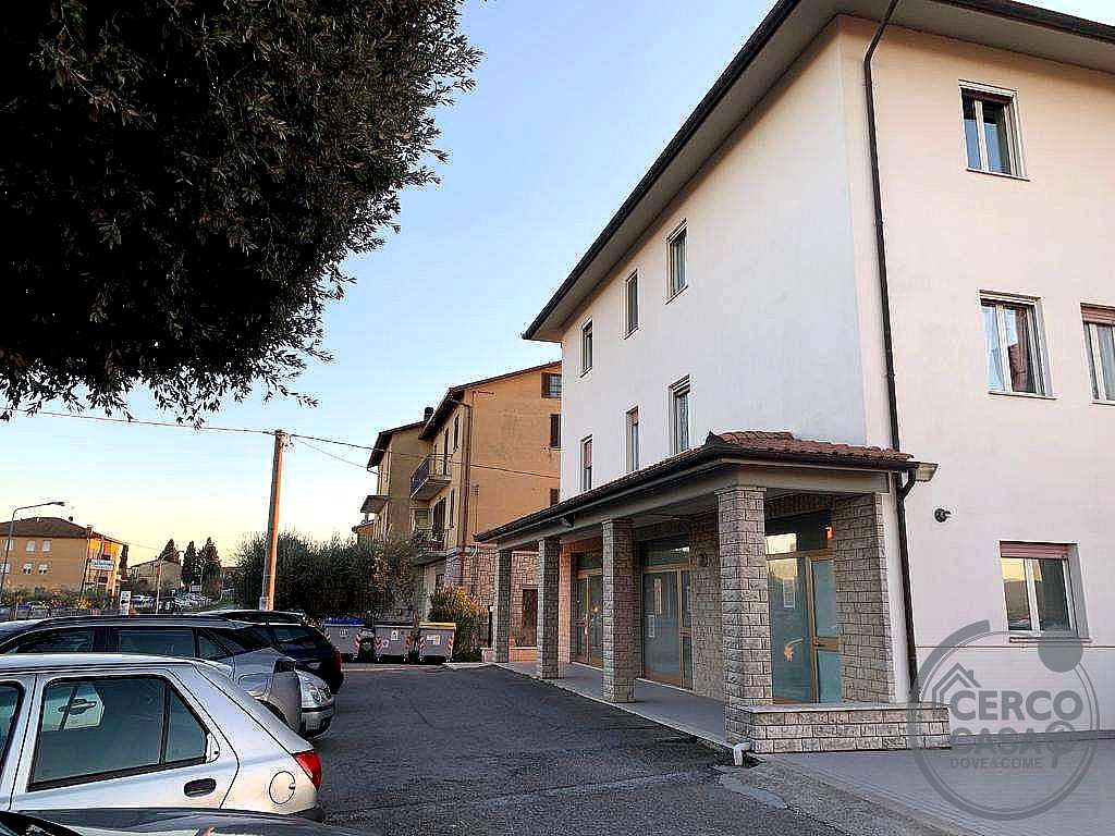 NEGOZIO VENDITA TODI · foto 6